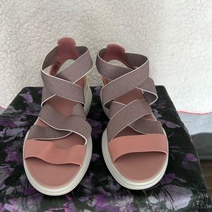 Women’s size 8.5 Sorel Explorer Blitz Multi Strap Sandel eraser pink/moonstone
